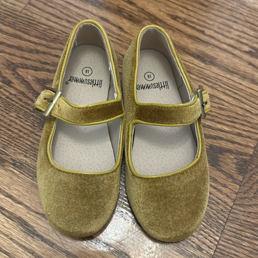 Toddler girl shoe